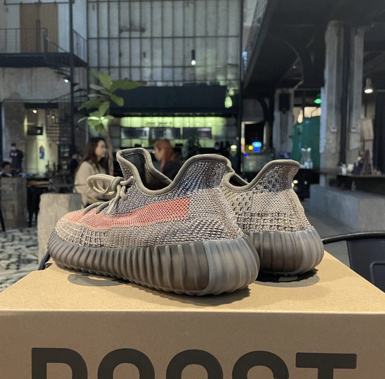 BL - Yzy 350 Volcanic Ash Sneaker