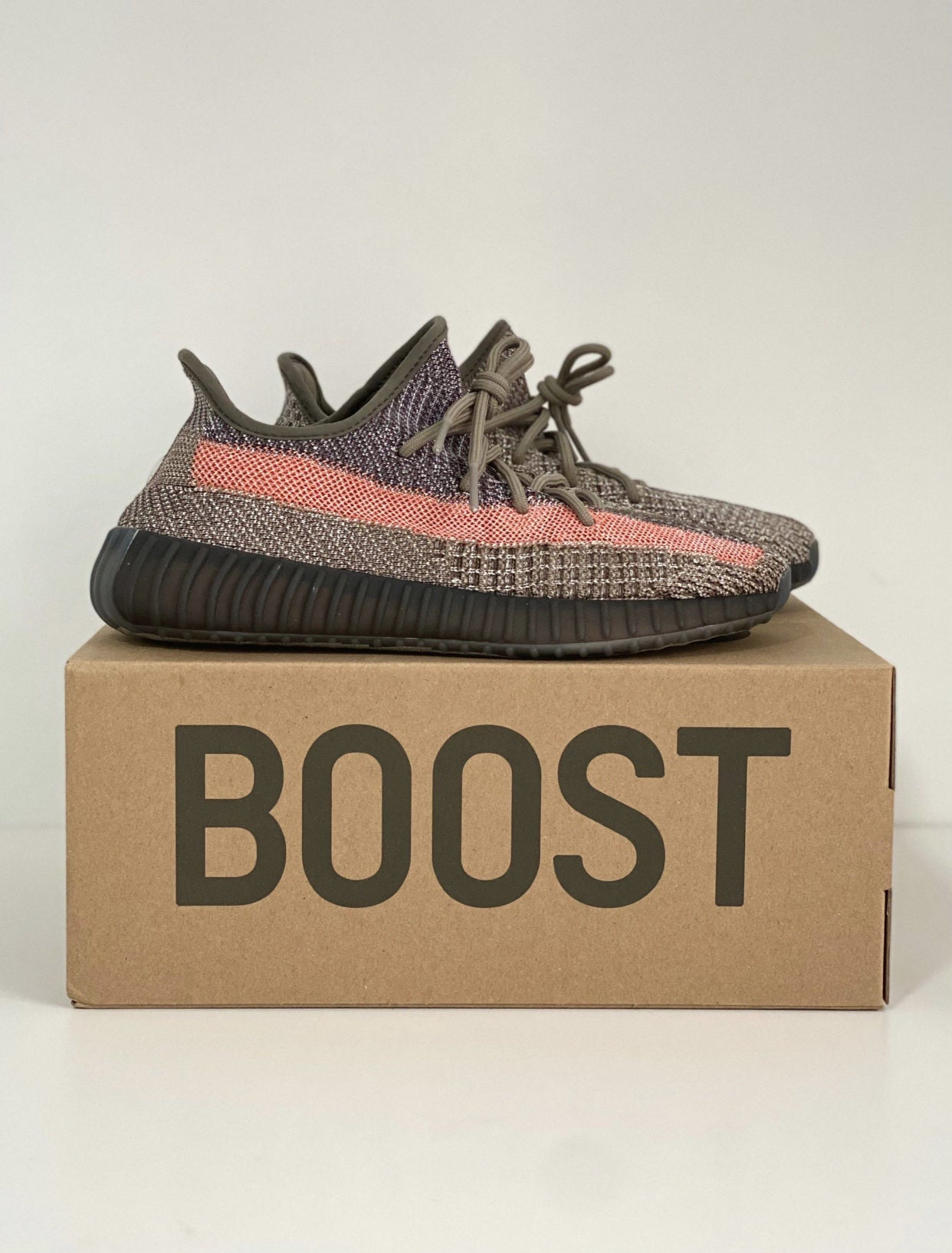 BL - Yzy 350 Volcanic Ash Sneaker