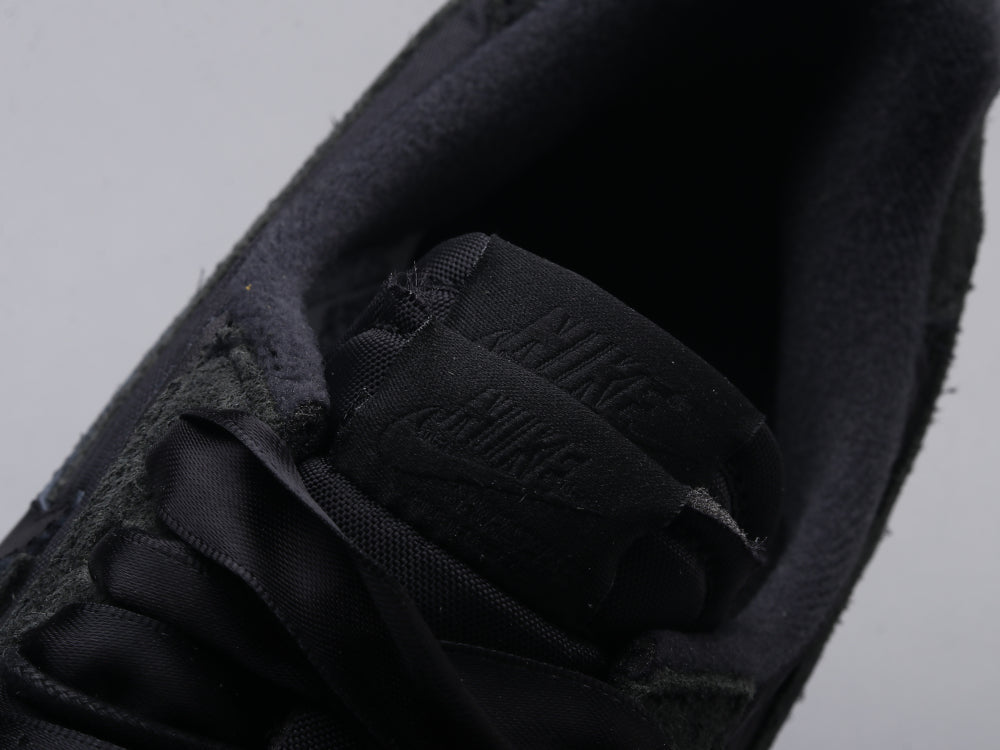 BL - NKE Waffle Satin Black