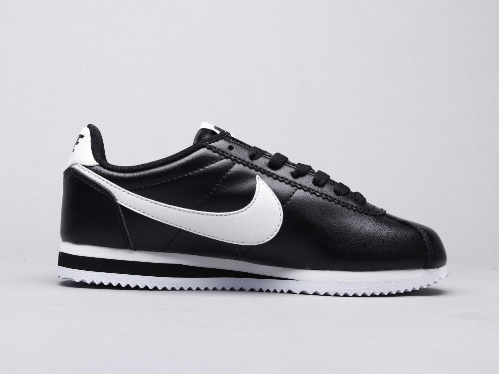 BL - NKE A generation of black and white leather