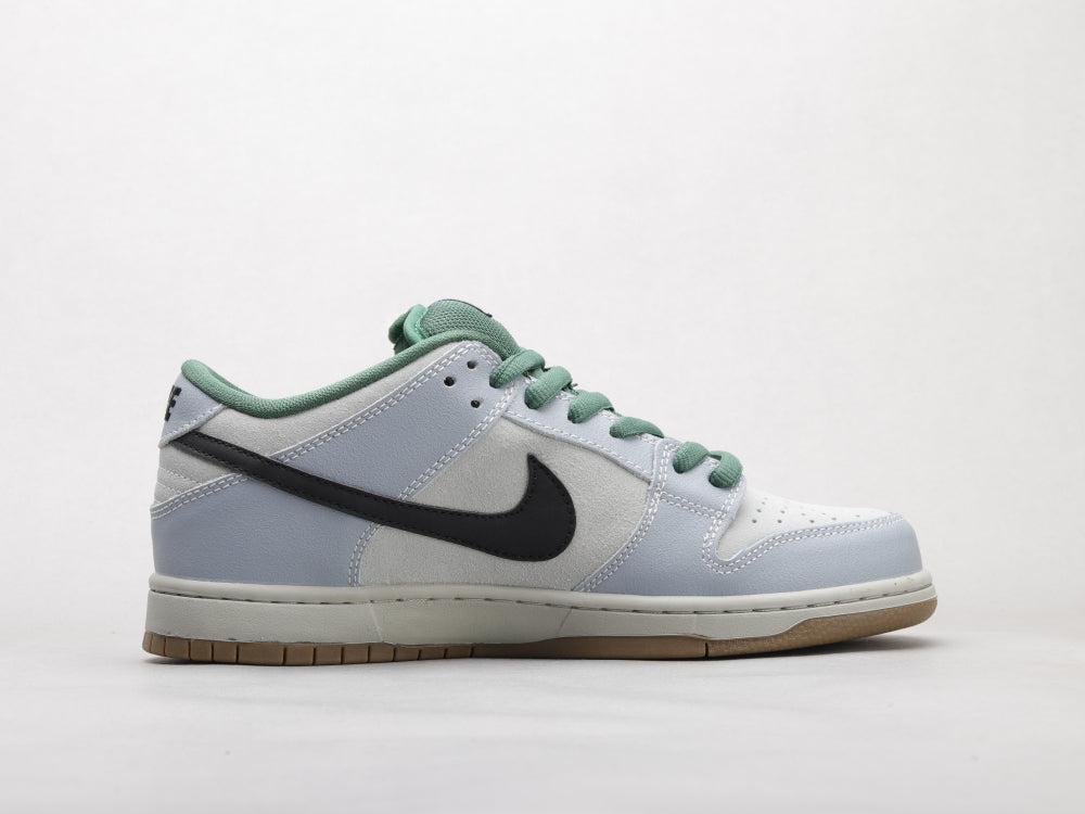 BL - NKE SB Dunk Low ���Maple Leaf���