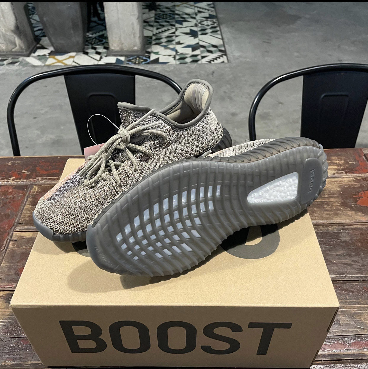 BL - Yzy 350 Volcanic Ash Sneaker