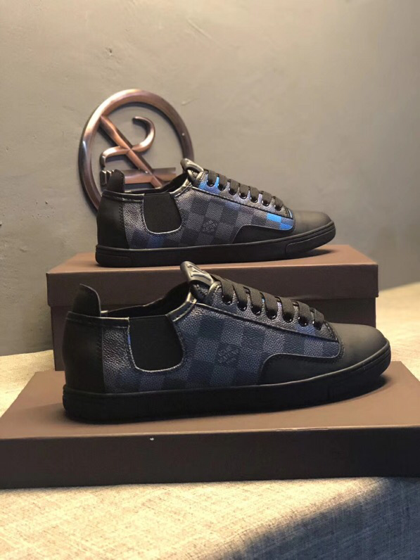 BL - High Quality Luv Sneaker 045