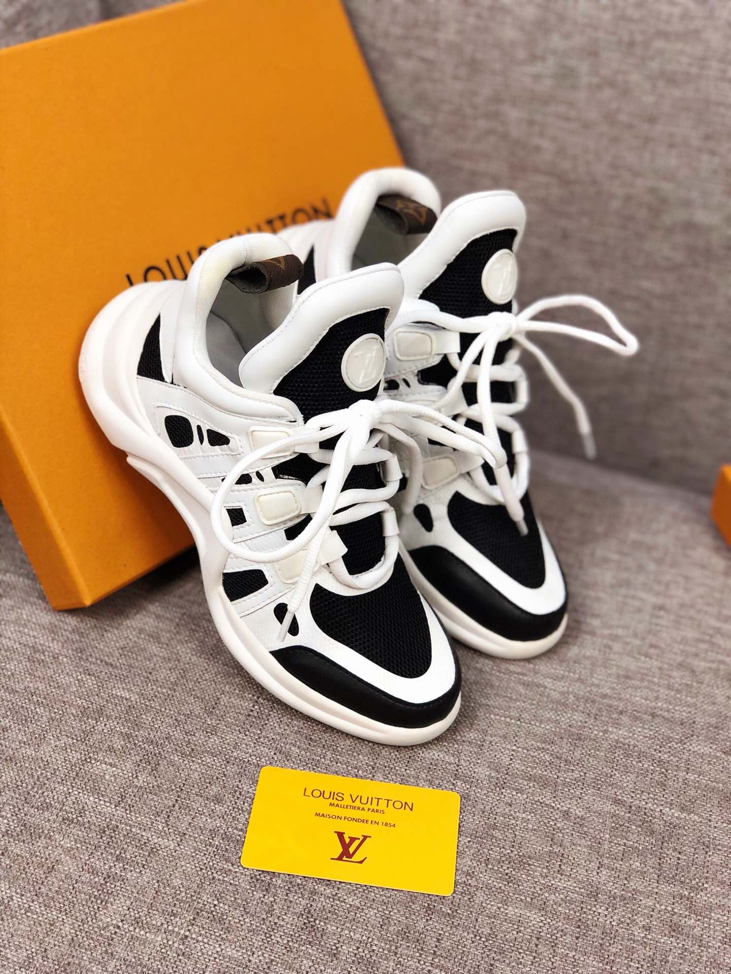 BL - LUV Archlight Black White Sneaker