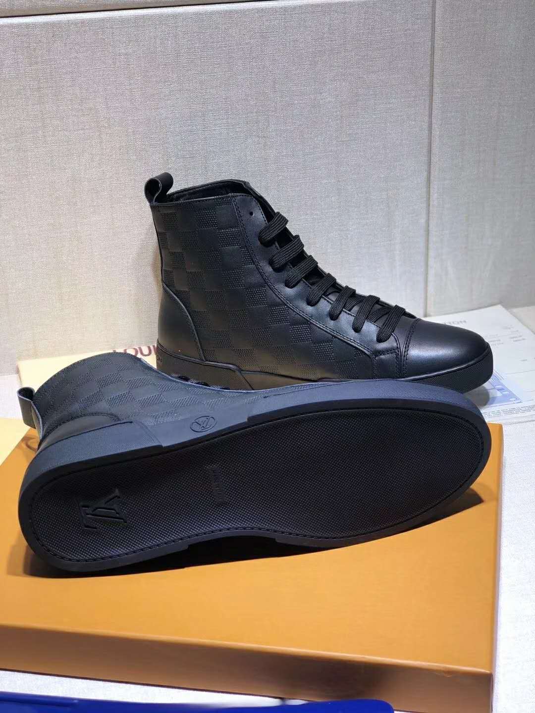 BL - High Quality Luv Sneaker 073