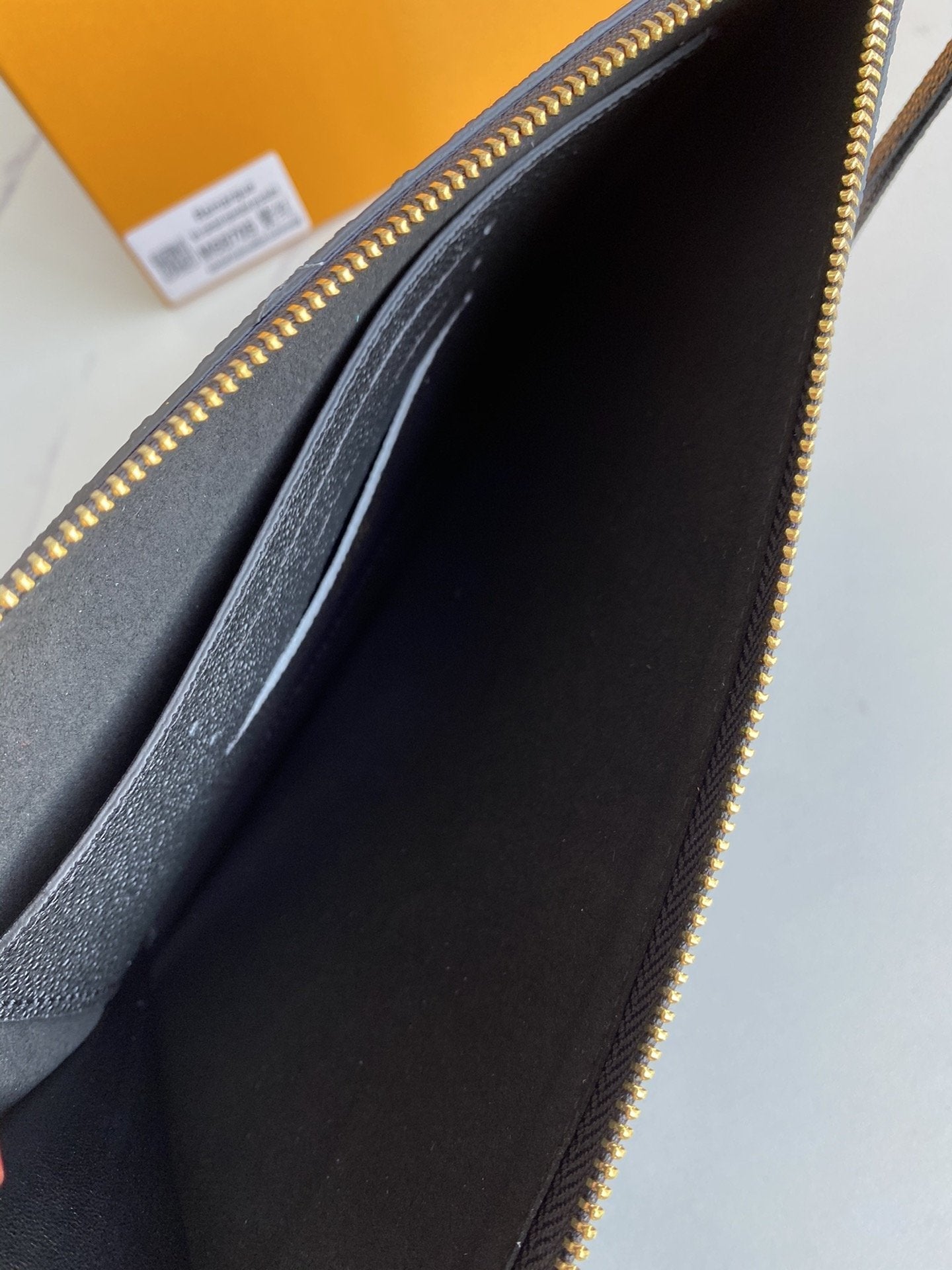 BL - High Quality Wallet LUV 064