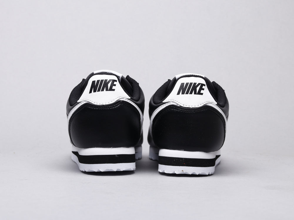 BL - NKE A generation of black and white leather