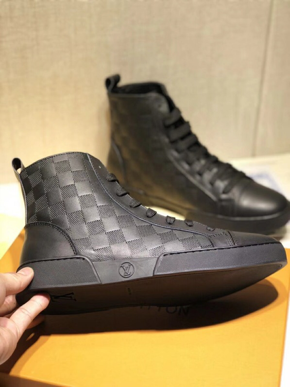 BL - High Quality Luv Sneaker 068