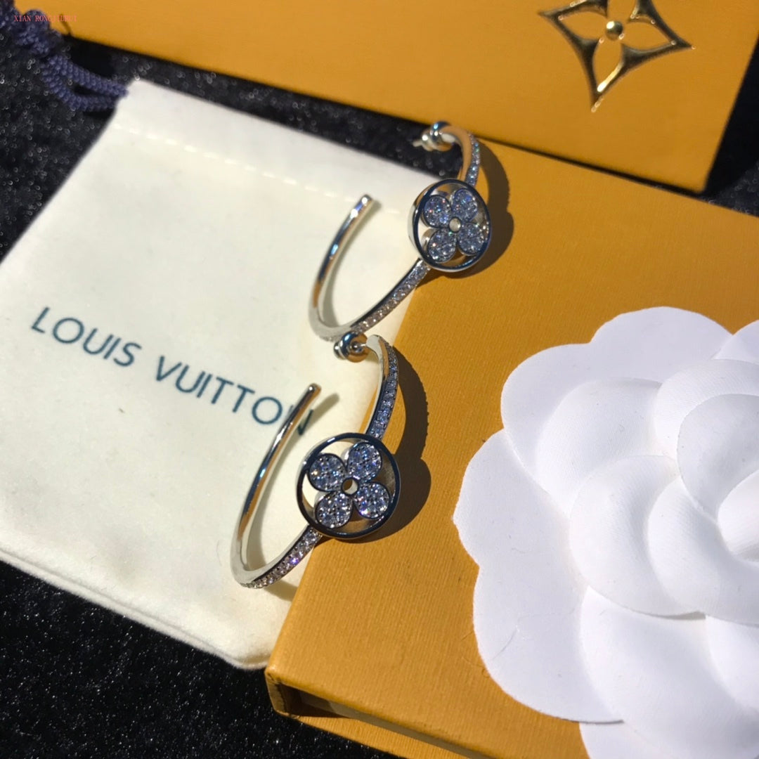 High Quality Earring LUV 006