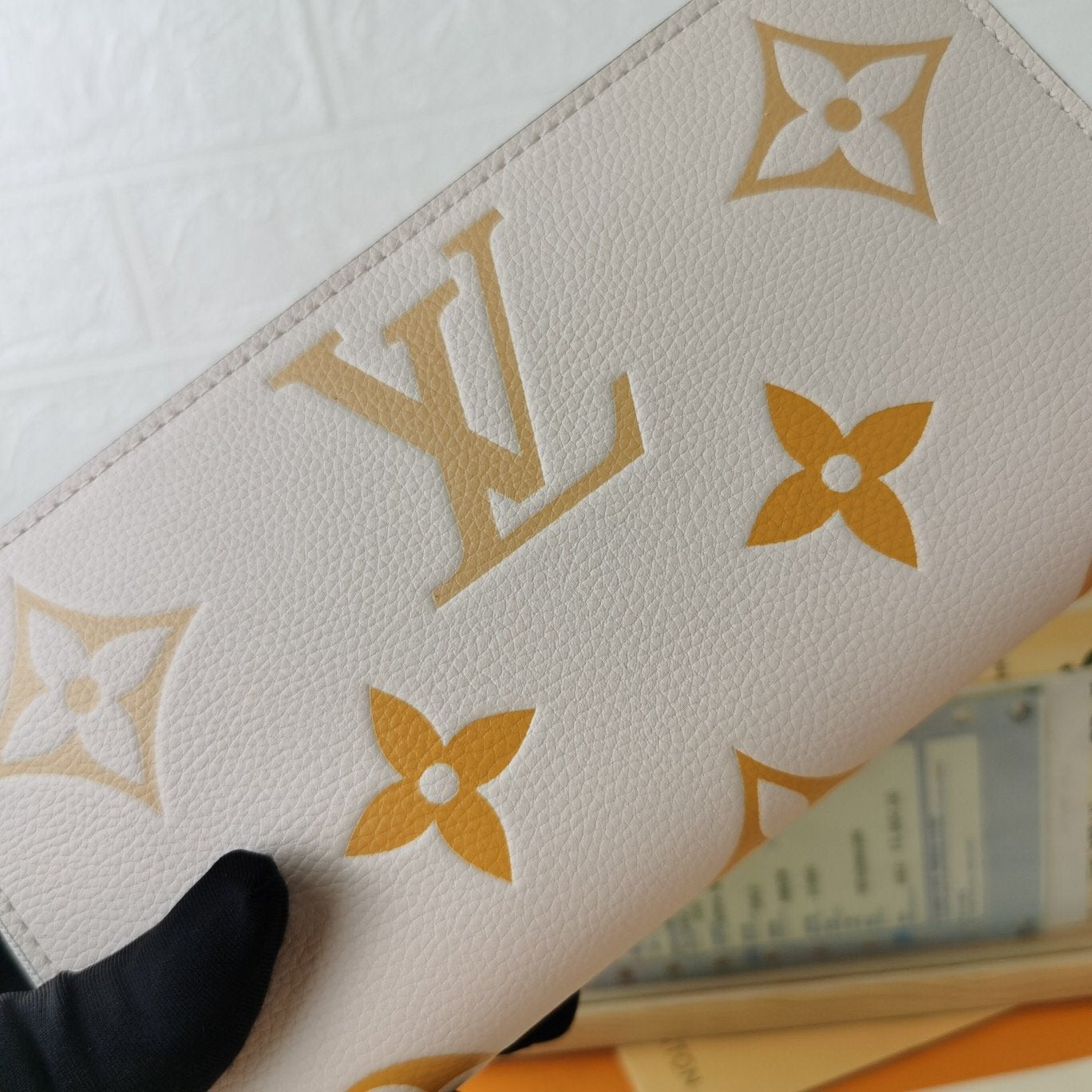 BL - High Quality Wallet LUV 107