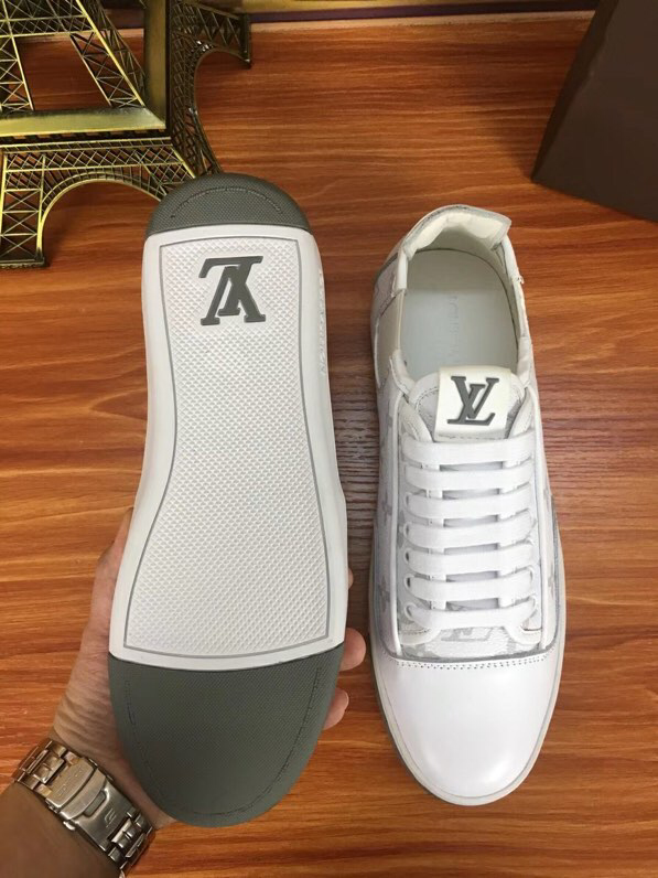 BL - High Quality Luv Sneaker 070