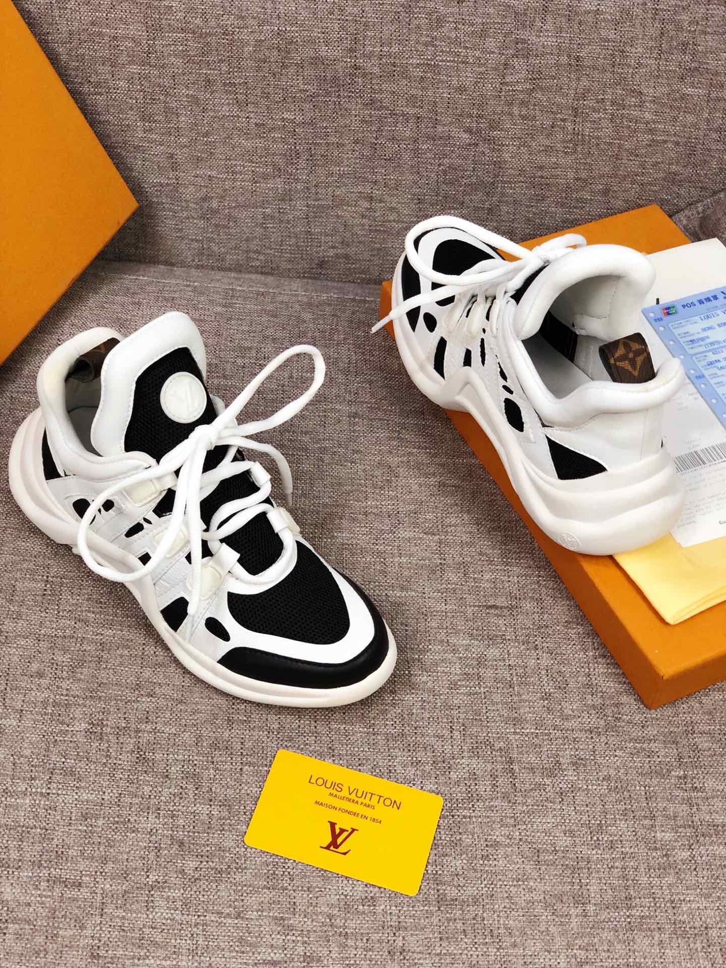 BL - LUV Archlight Black White Sneaker