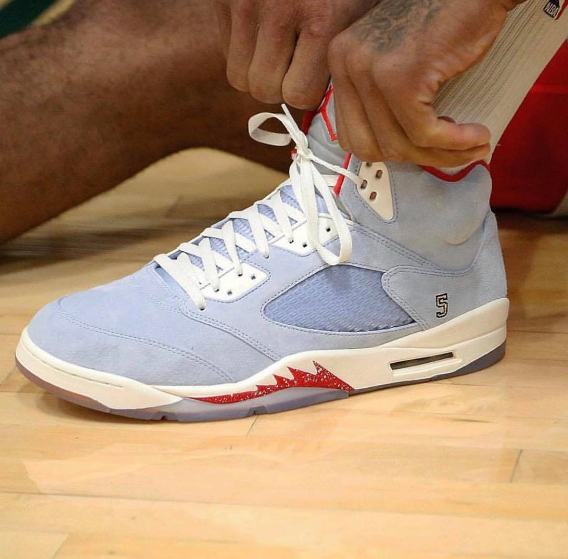 BL - AJ5 Trophy Room joint name