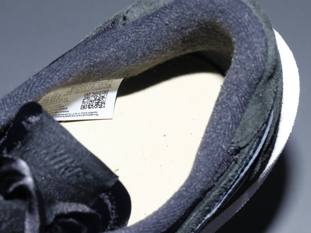 BL - NKE Waffle Satin Black