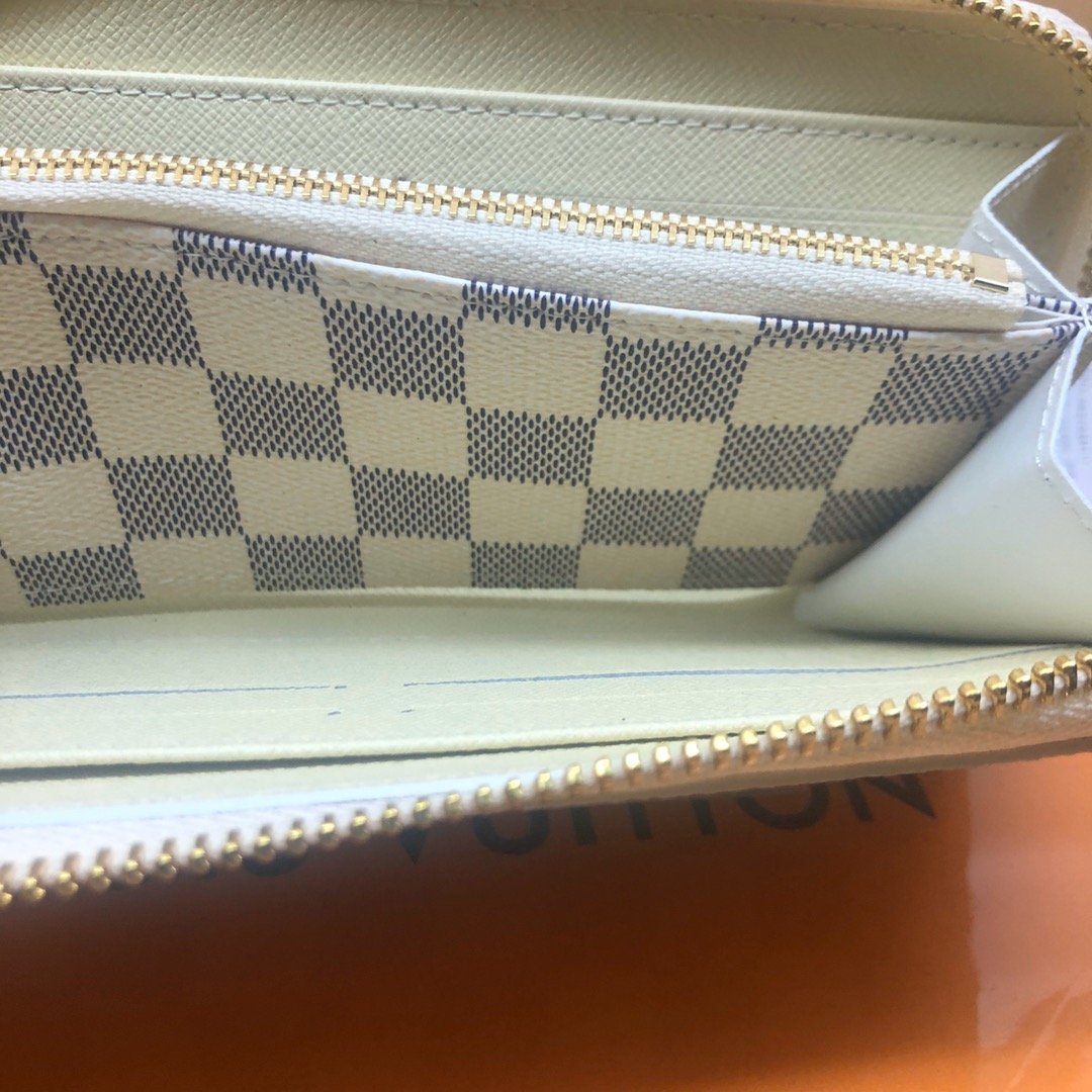 BL - High Quality Wallet LUV 018
