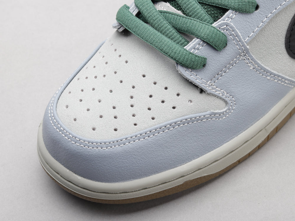 BL - NKE SB Dunk Low ���Maple Leaf���