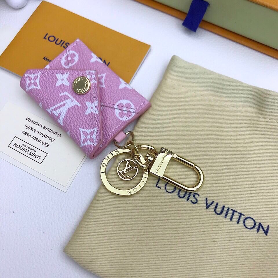BL -High Quality Keychains LUV 068