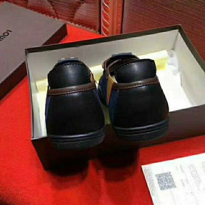 BL - High Quality Luv Sneaker 067