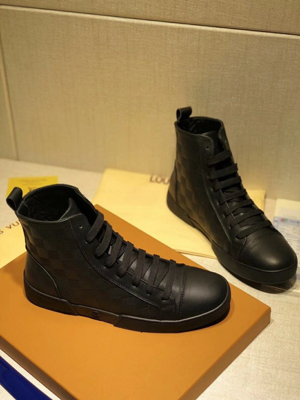 BL - High Quality Luv Sneaker 068