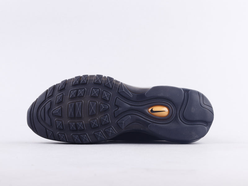 BL - Max97 black and white