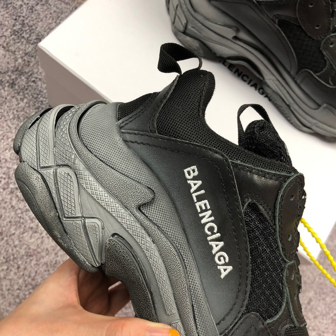 BL - High Quality Bla Sneaker 072