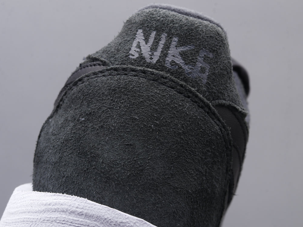 BL - NKE Waffle Satin Black