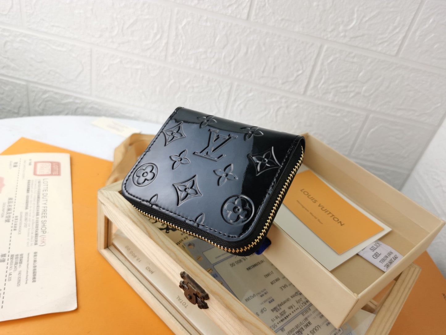 BL - High Quality Wallet LUV 122