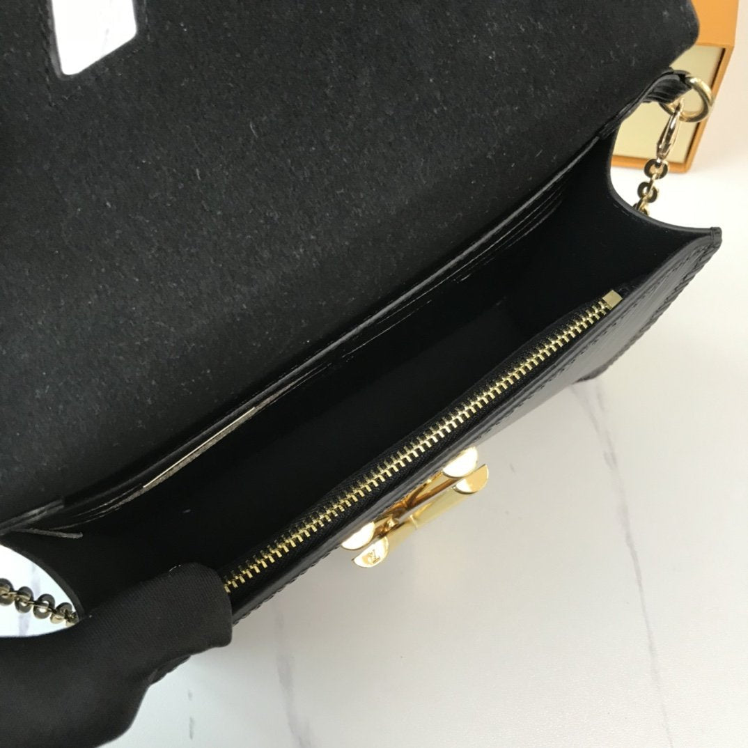 BL - High Quality Wallet LUV 066