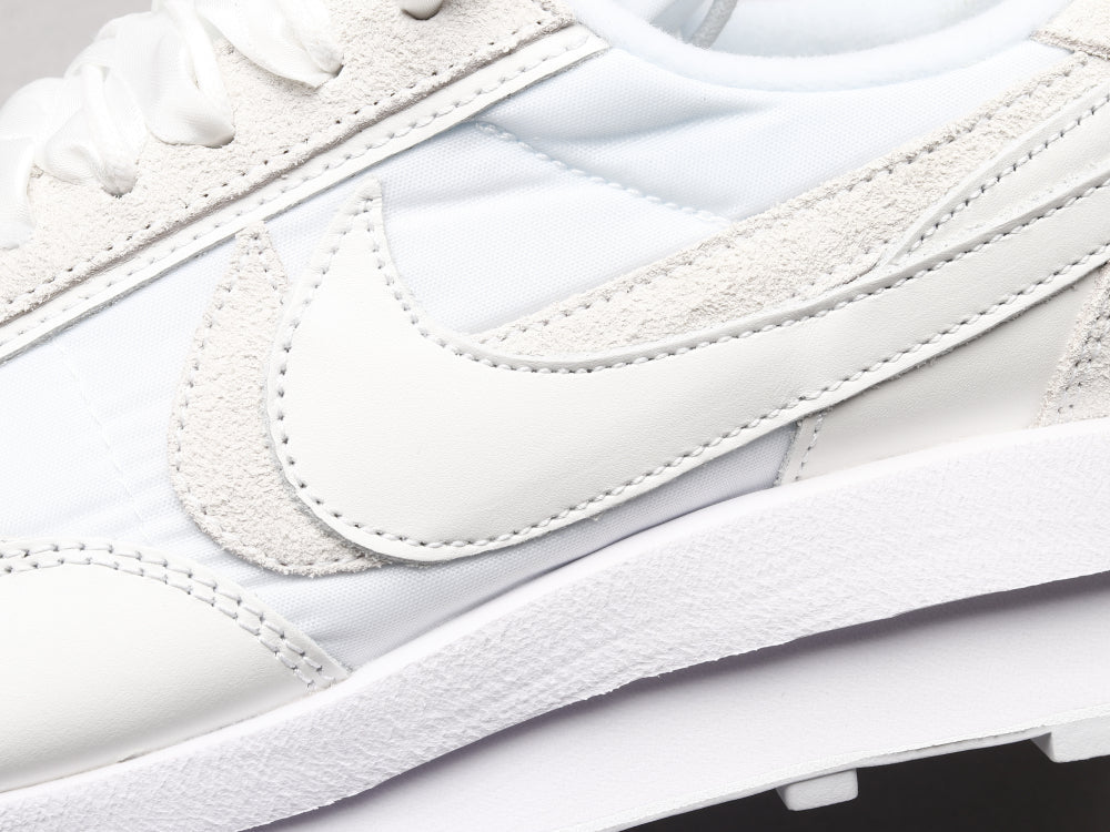 BL - NKE Waffle Satin White