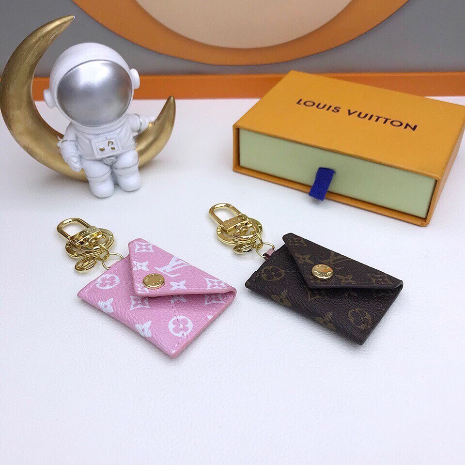 BL -High Quality Keychains LUV 068