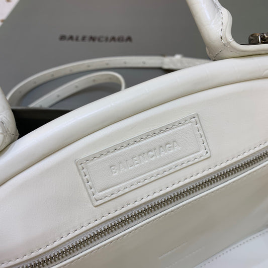 Balen Small Editor Bag In White, For Women, Bags 13in/33cm