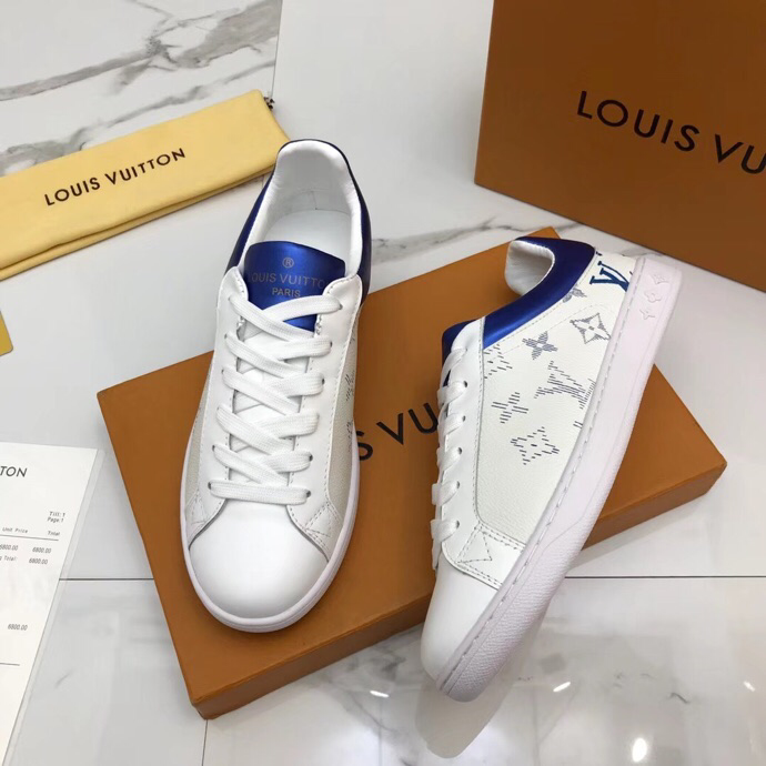 BL - High Quality Luv Sneaker 050