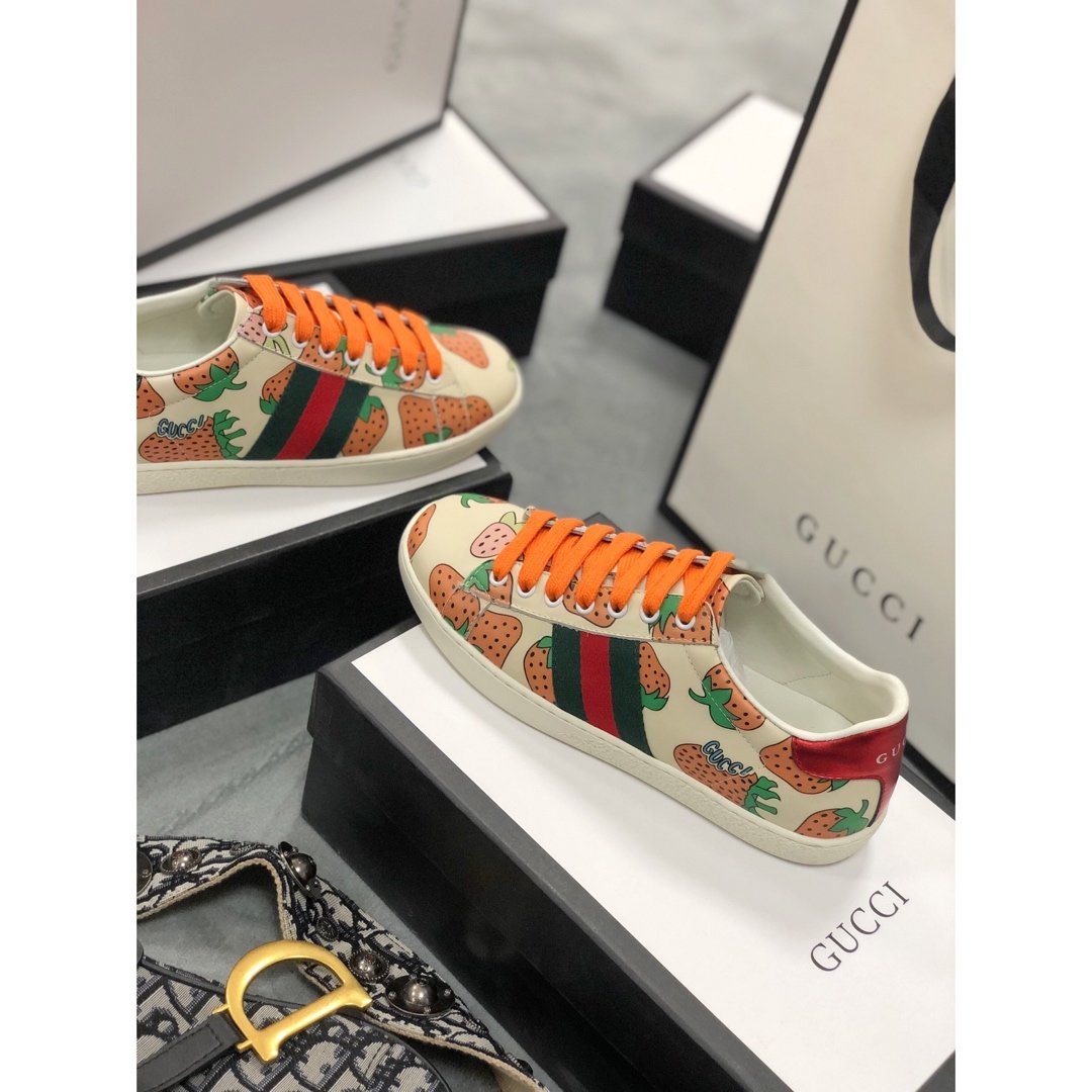 BL-GCI ACE LEATHER SNEAKER WITH STRAWBERRY 107