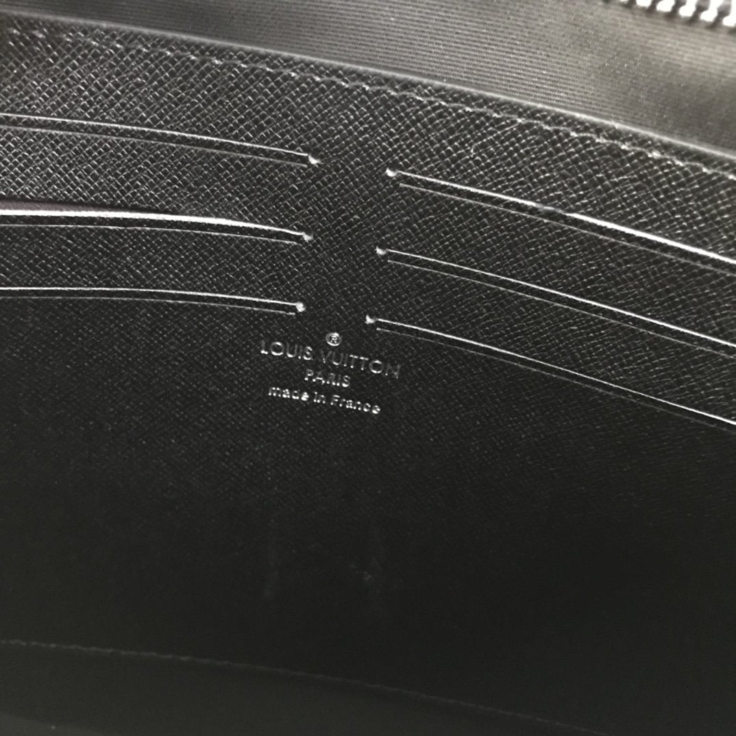 BL - High Quality Wallet LUV 072