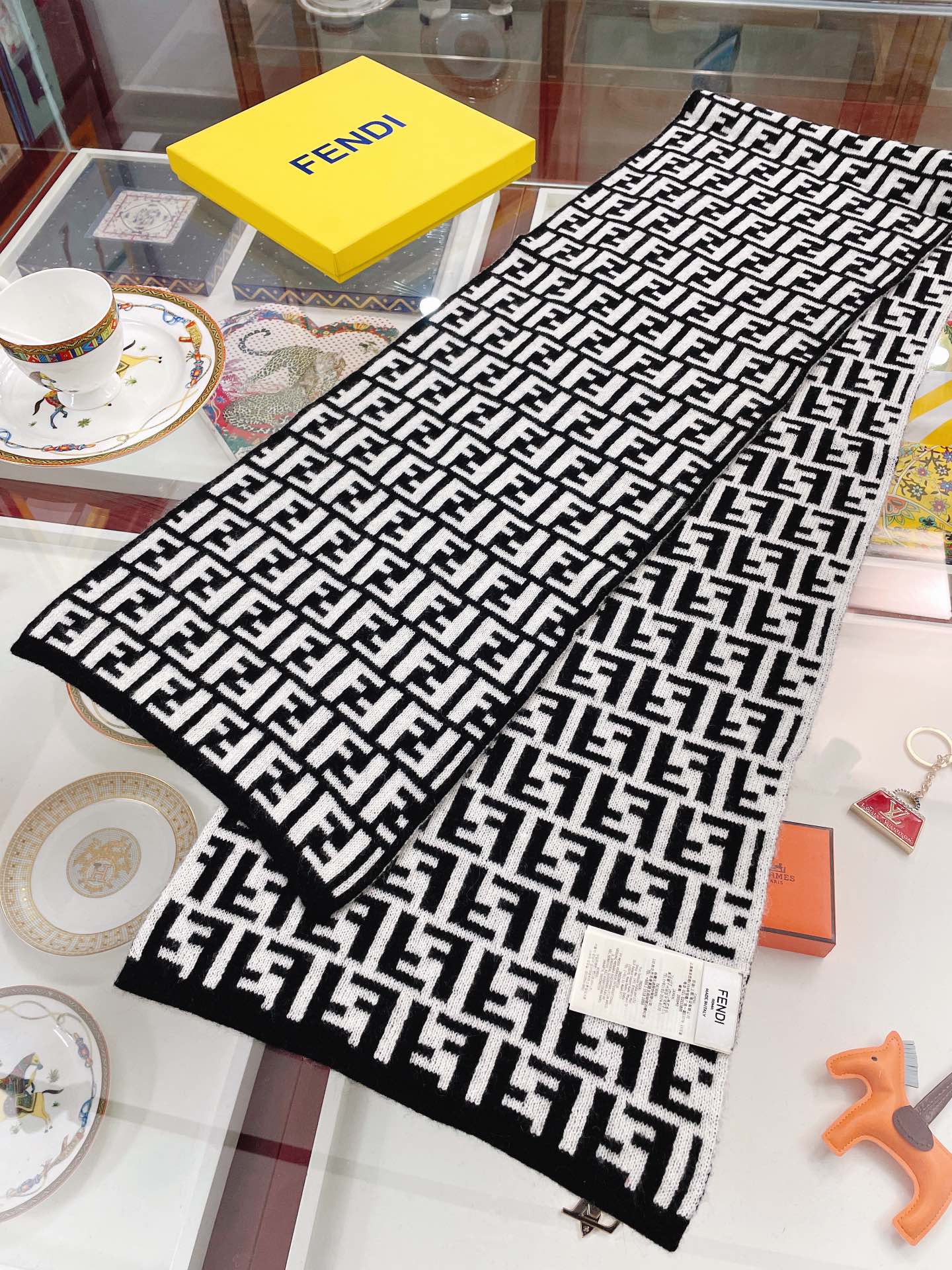 High Quality FEI Scarf 004