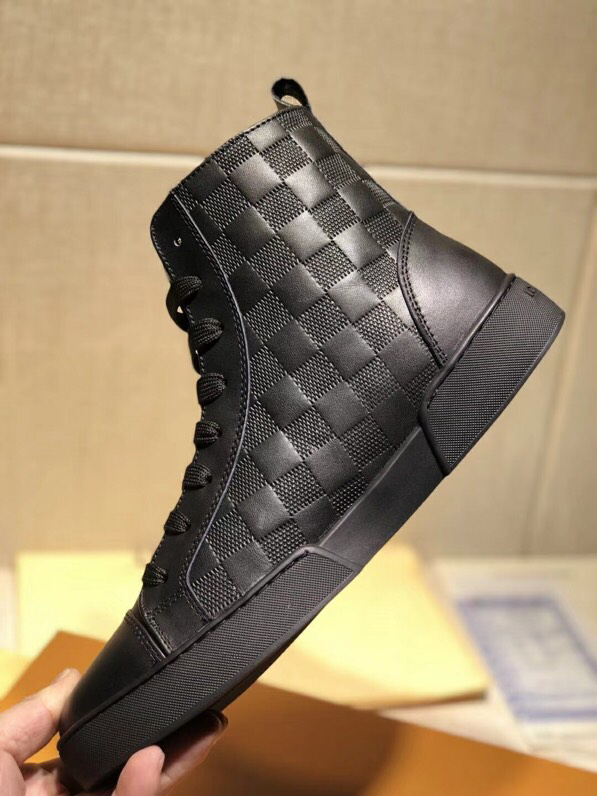 BL - High Quality Luv Sneaker 068