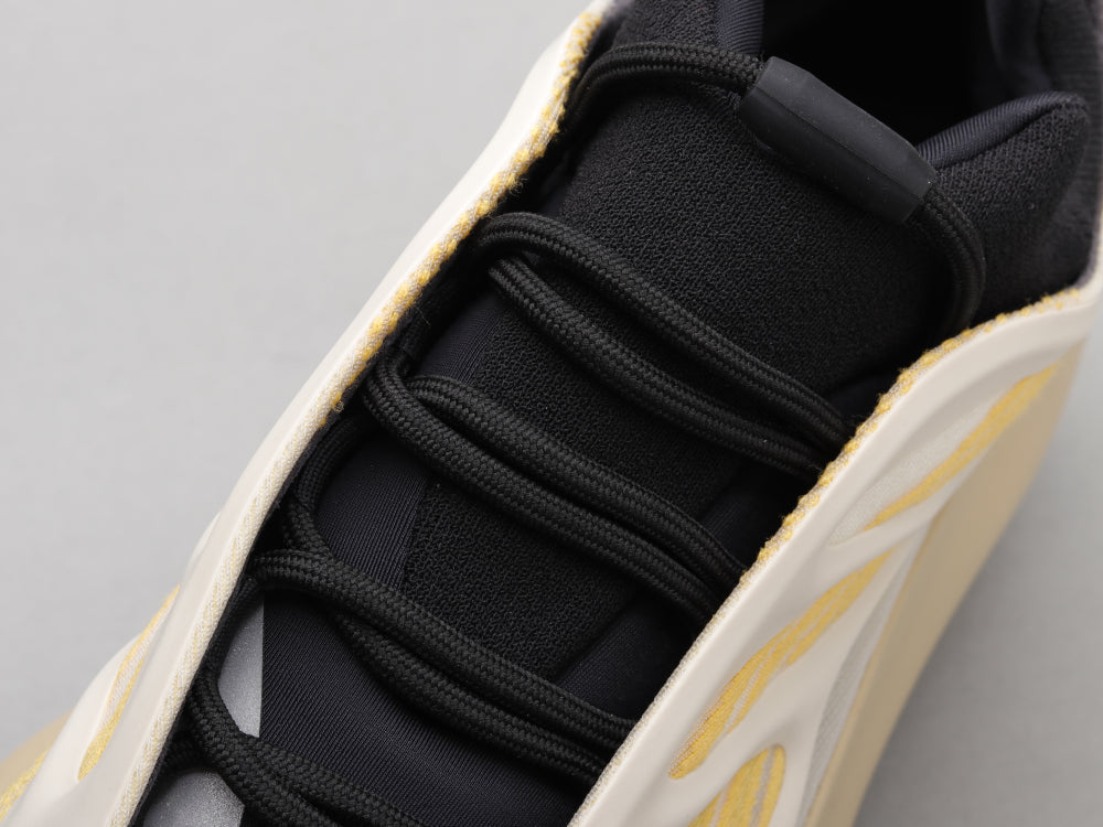 BL - Yzy 700 Beige Srphym Sneaker