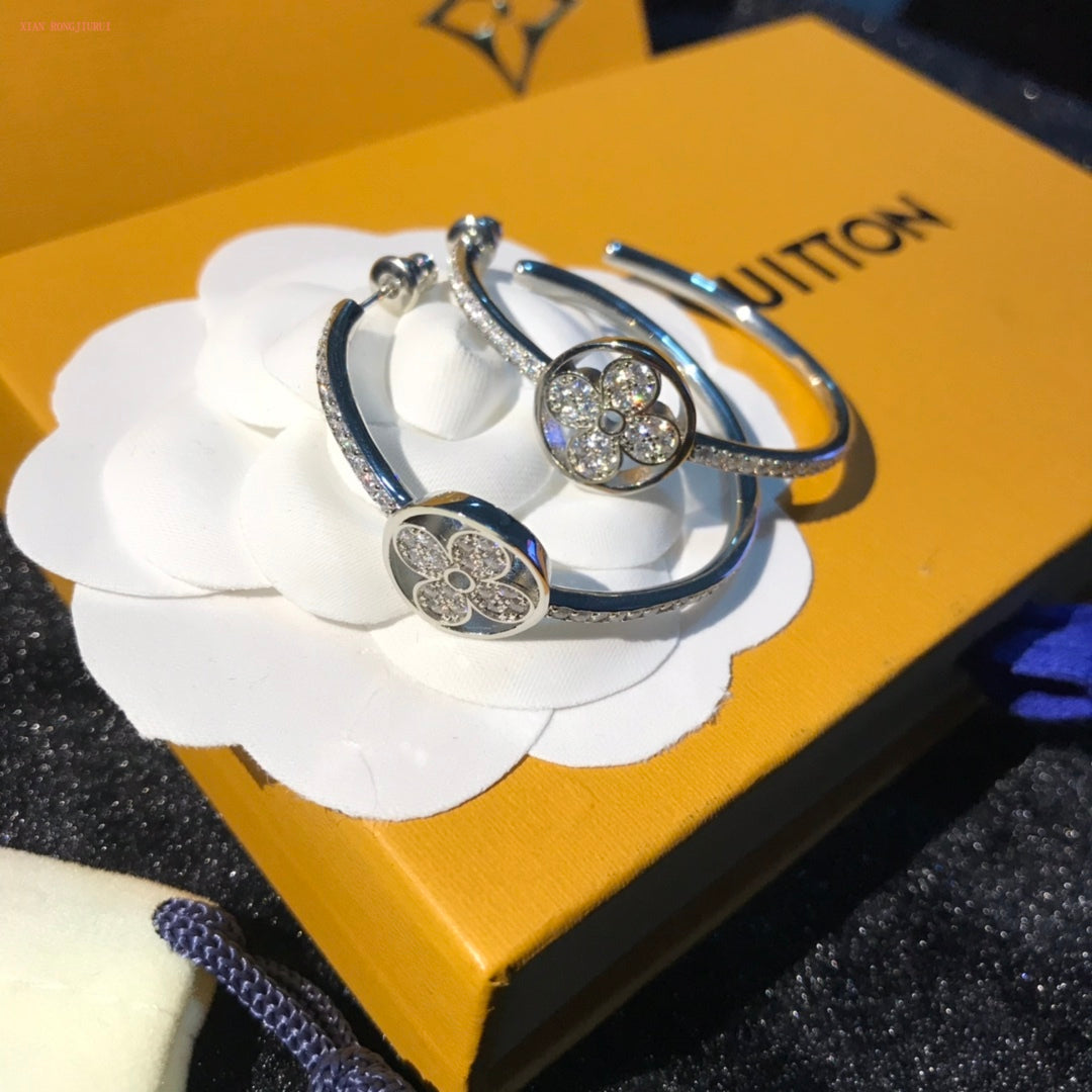 High Quality Earring LUV 006