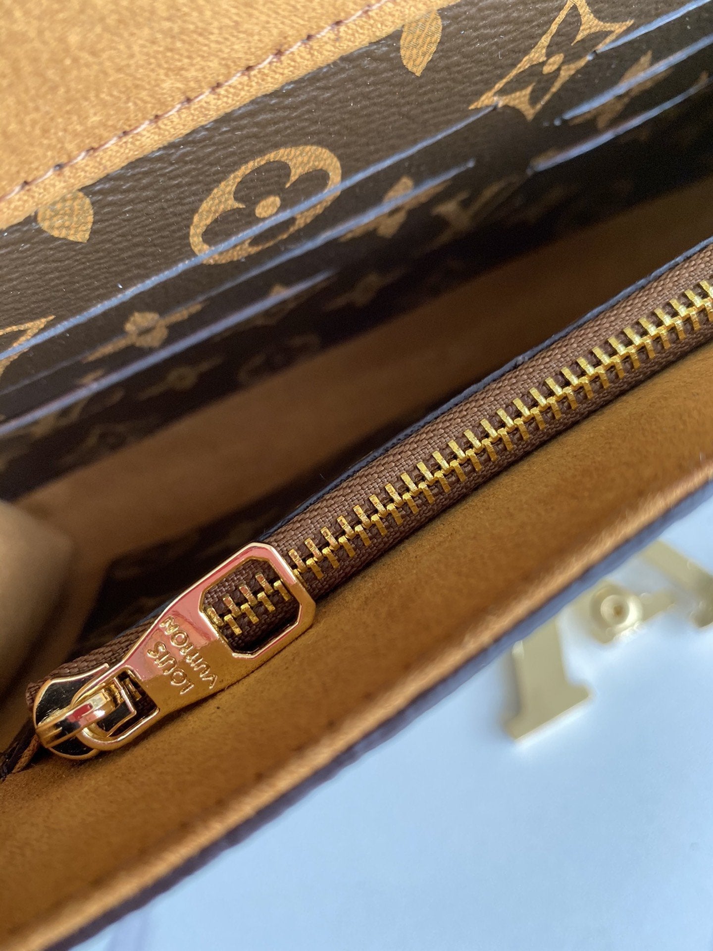 BL - High Quality Wallet LUV 056