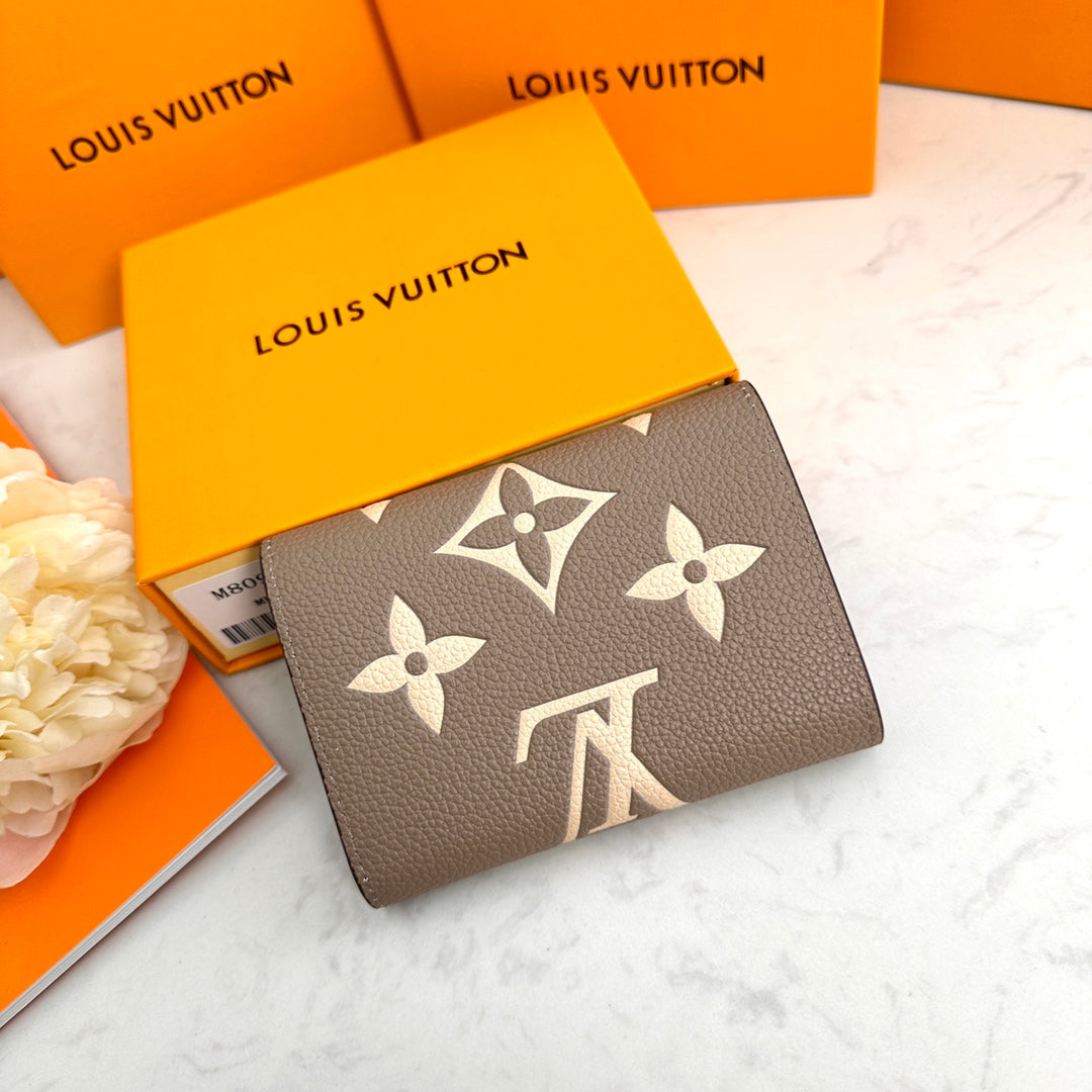 BL - High Quality Wallet LUV 136