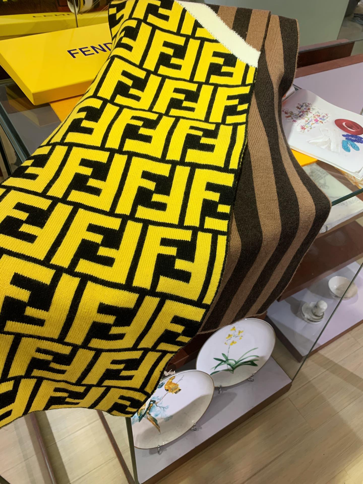 High Quality FEI Scarf 008