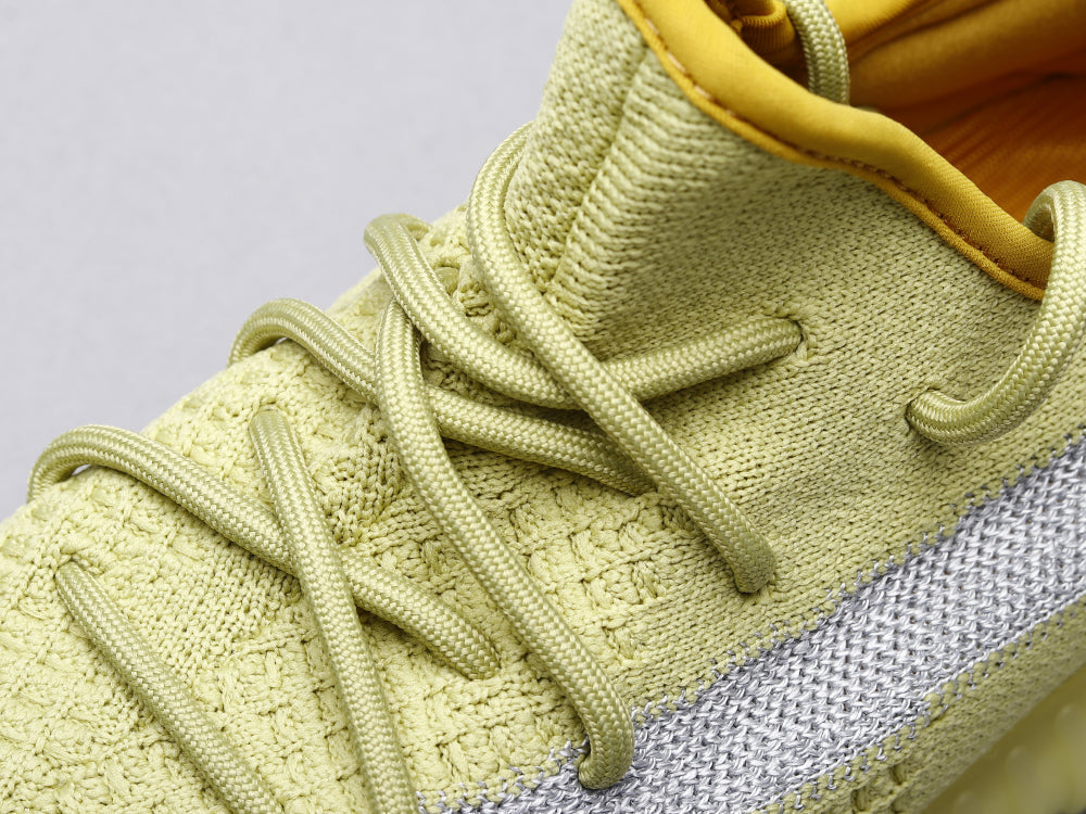 BL - Yzy 350 Side Gypsophila Sneaker