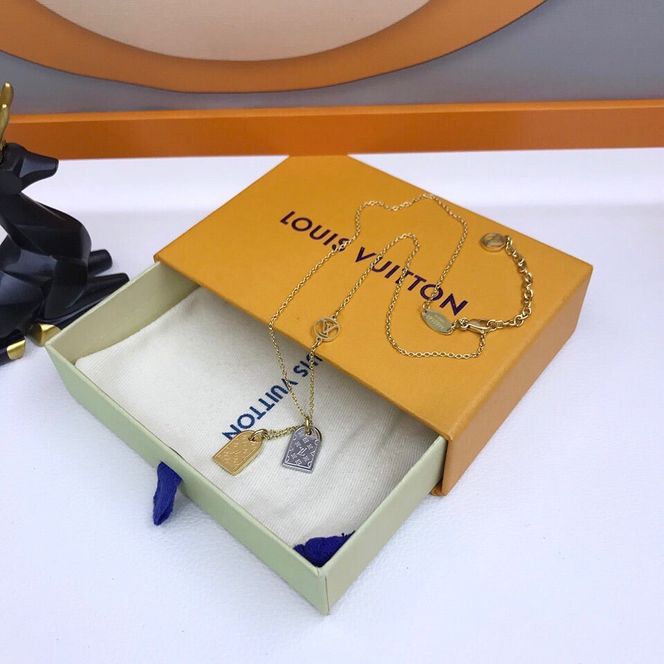 BL - High Quality Necklace LUV017