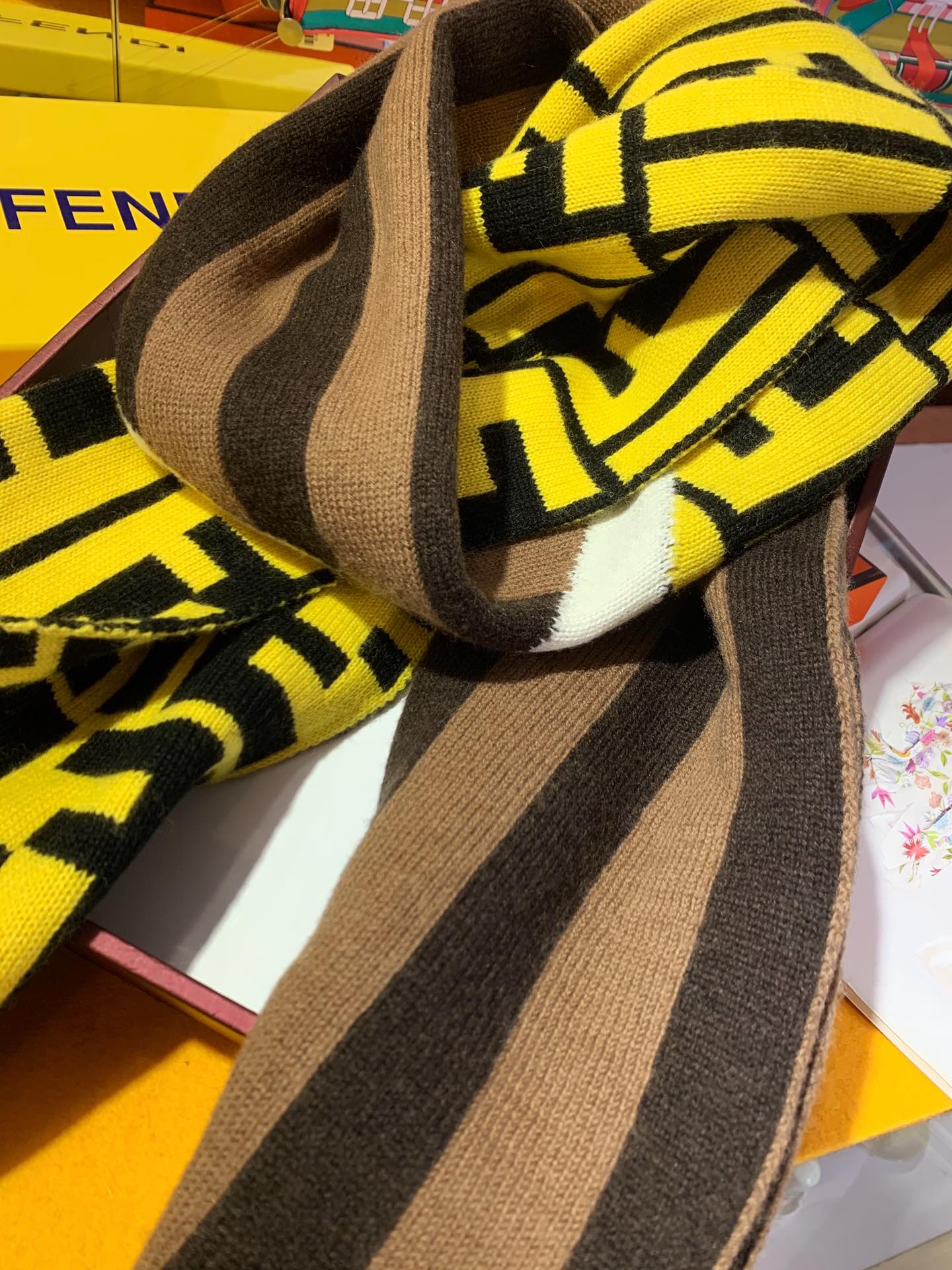 High Quality FEI Scarf 008