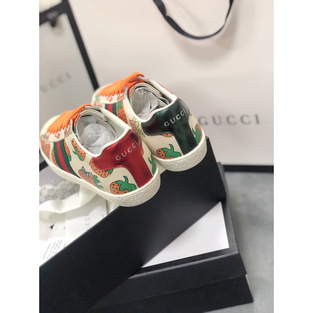 BL-GCI ACE LEATHER SNEAKER WITH STRAWBERRY 107