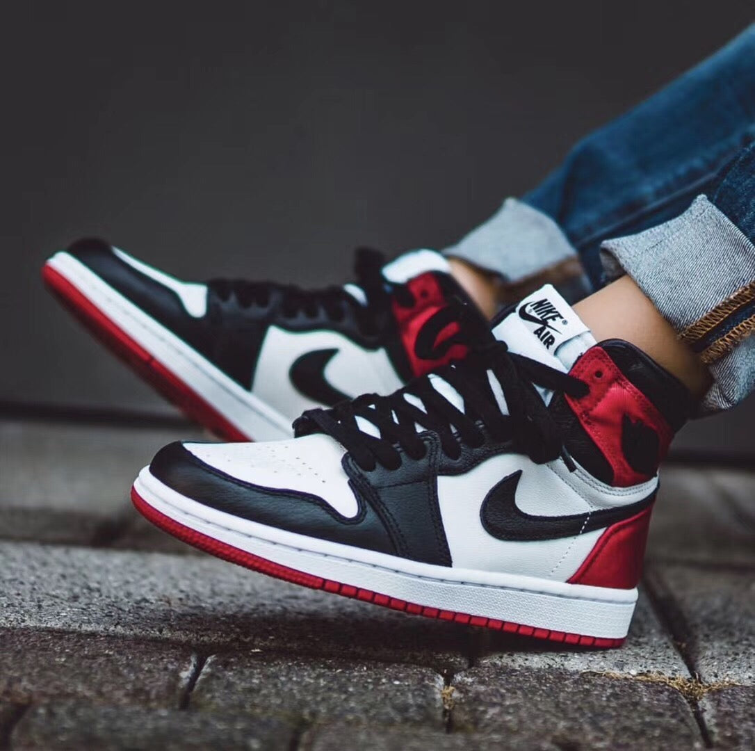 BL - AJ1 red silk black toe