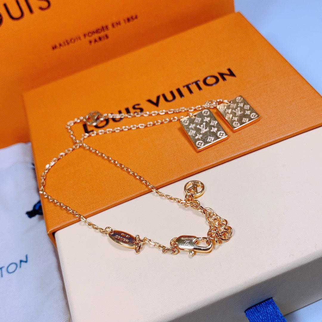 BL - High Quality Necklace LUV018