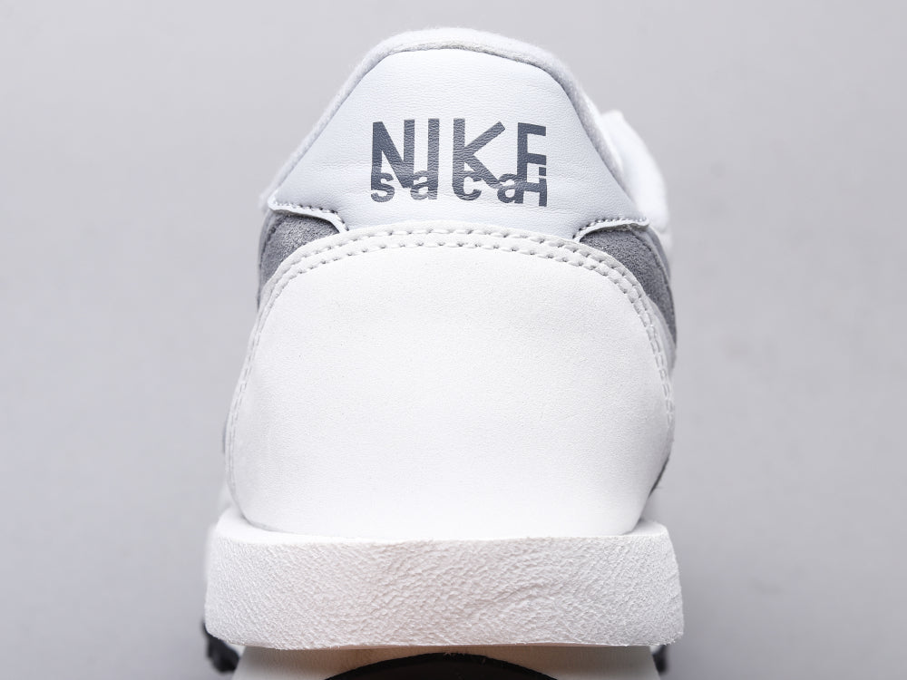 BL - NKE Waffle off-white