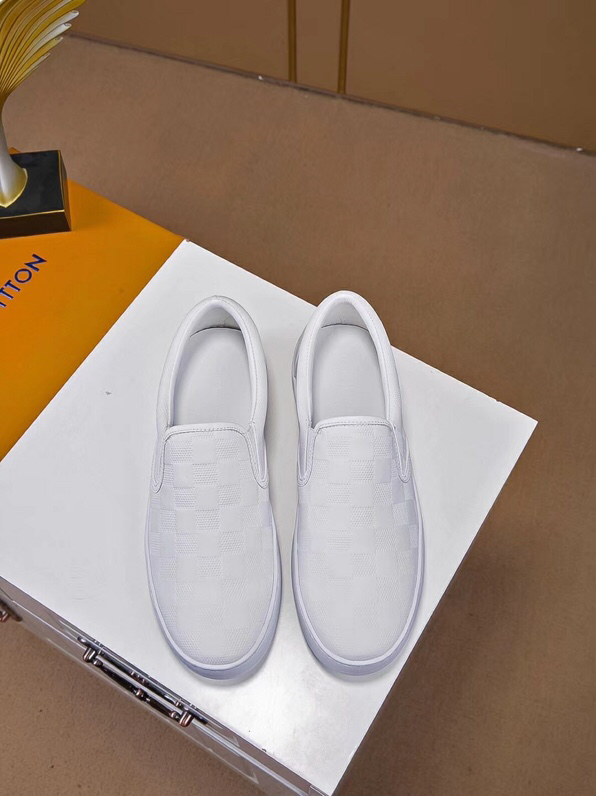 BL - High Quality Luv Sneaker 057
