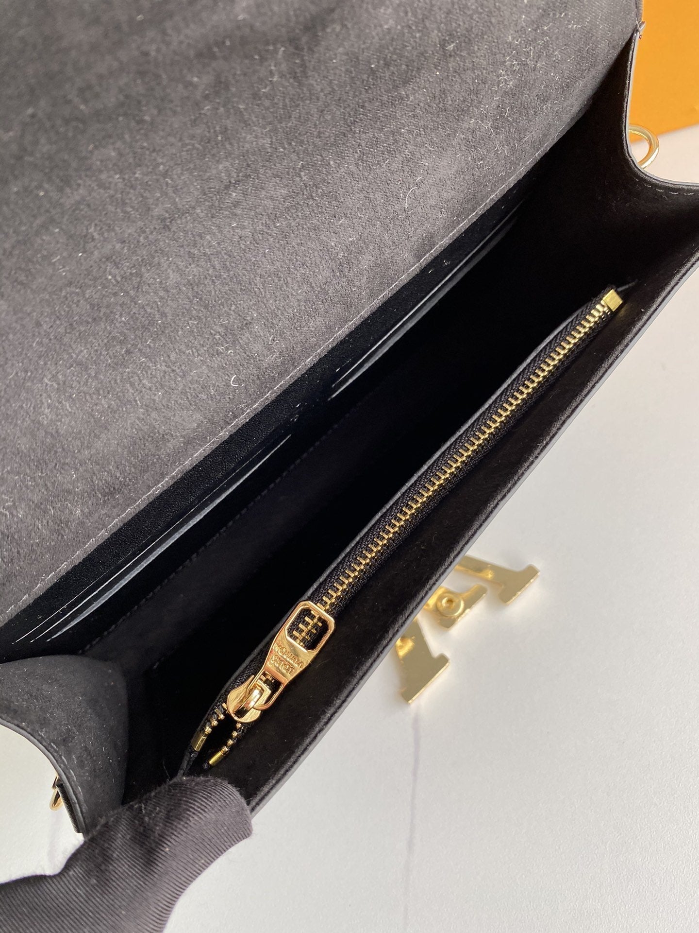 BL - High Quality Wallet LUV 057